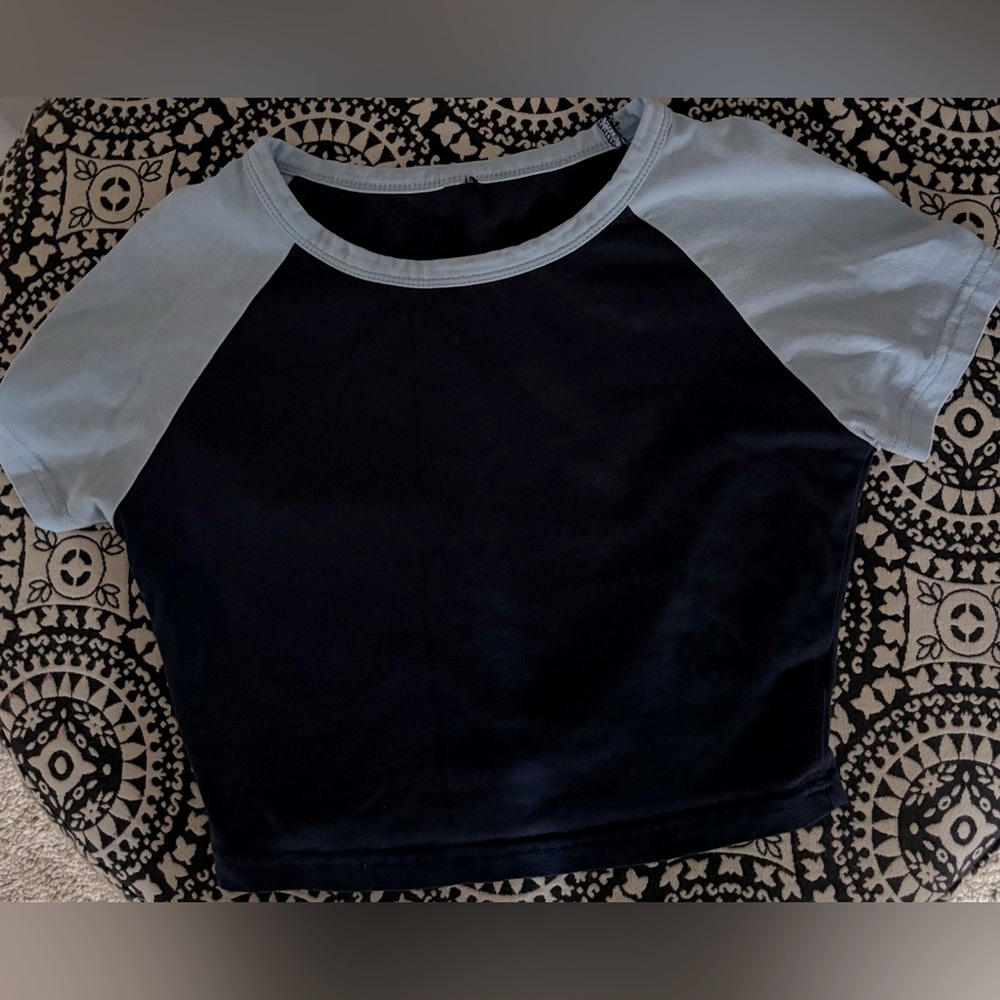 PacSun Blue and Navy Raglan Crop Top, size small